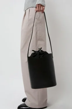 Roseto Bucket Bag in Black