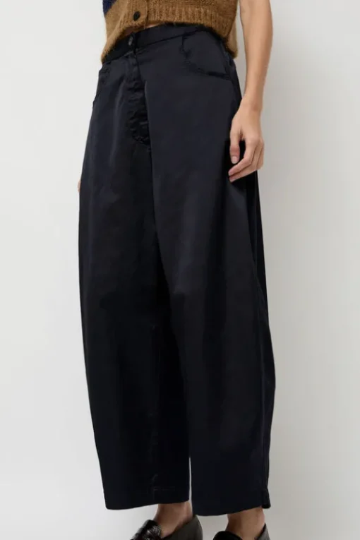 Satin Curved Pants in Night