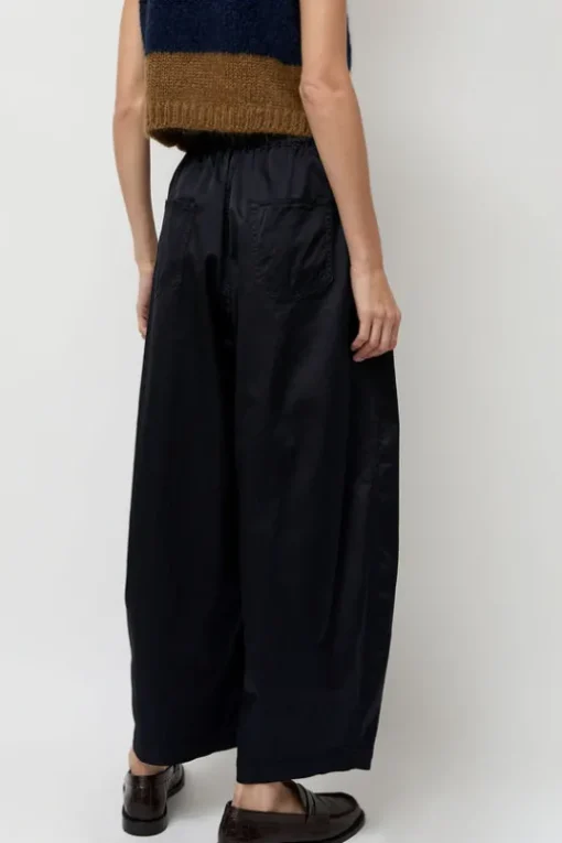 Satin Curved Pants in Night