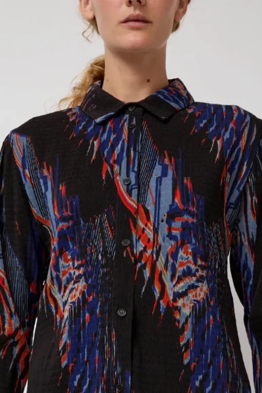 Silhouette Plisse Shirt in Blue Shadow Wing