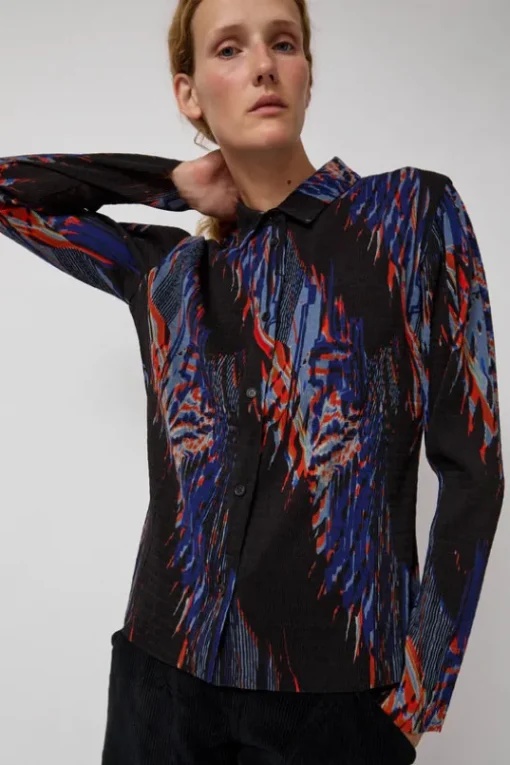 Silhouette Plisse Shirt in Blue Shadow Wing