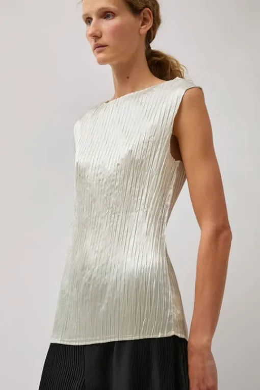 Space Tank in Ivory