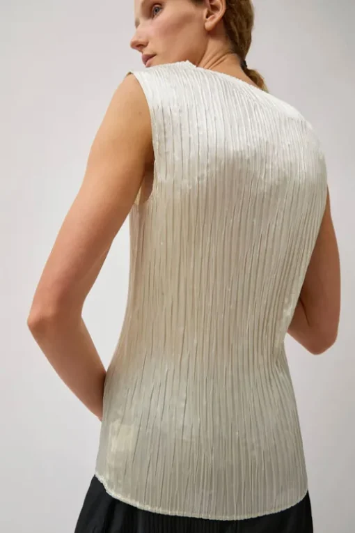 Space Tank in Ivory