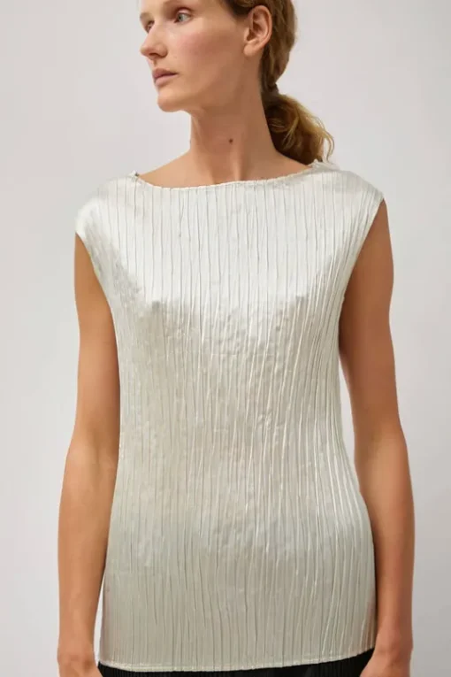 Space Tank in Ivory