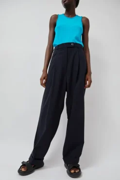 Tailoring Masculine Pants in Night