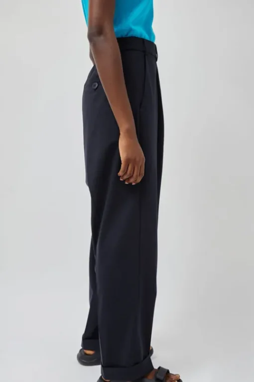 Tailoring Masculine Pants in Night