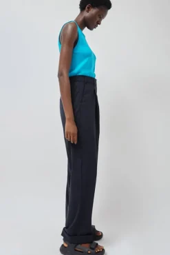 Tailoring Masculine Pants in Night