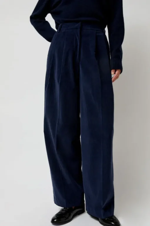 Thin Corduroy Wide Leg Pants in Navy