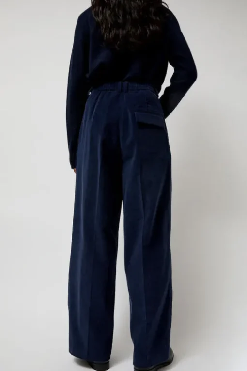 Thin Corduroy Wide Leg Pants in Navy