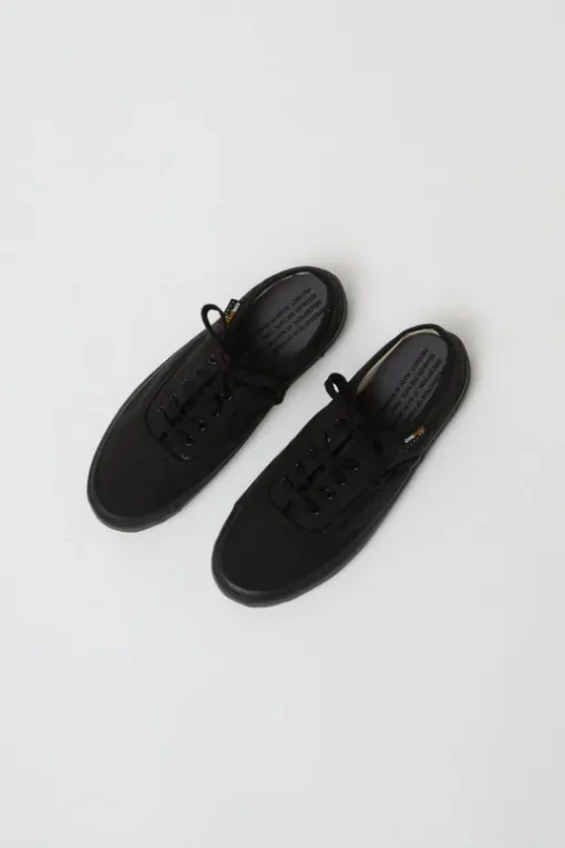 5851 Trainer in Black