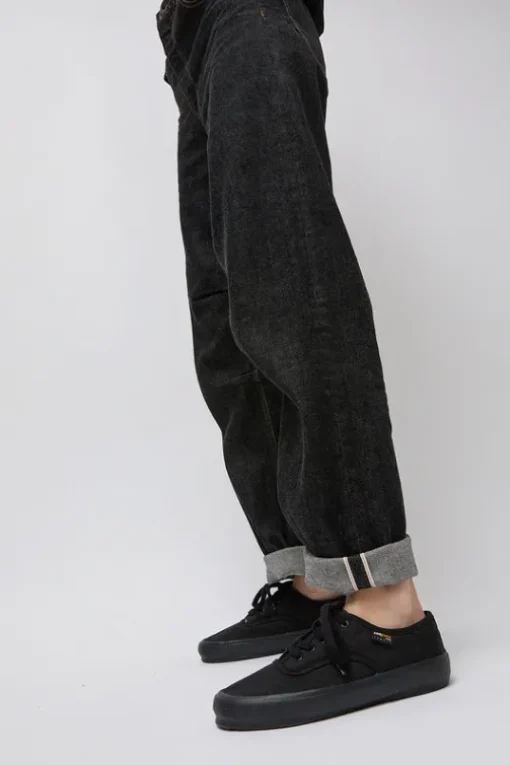 5851 Trainer in Black