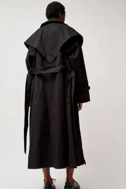 Trench Coat in Black