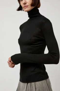 Turtle T-Shirt in Black