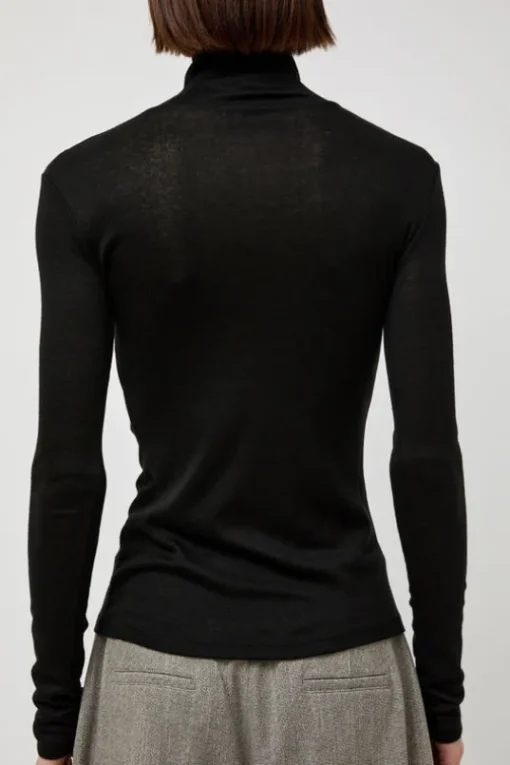 Turtle T-Shirt in Black