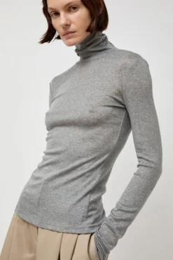 Turtle T-Shirt in Grey