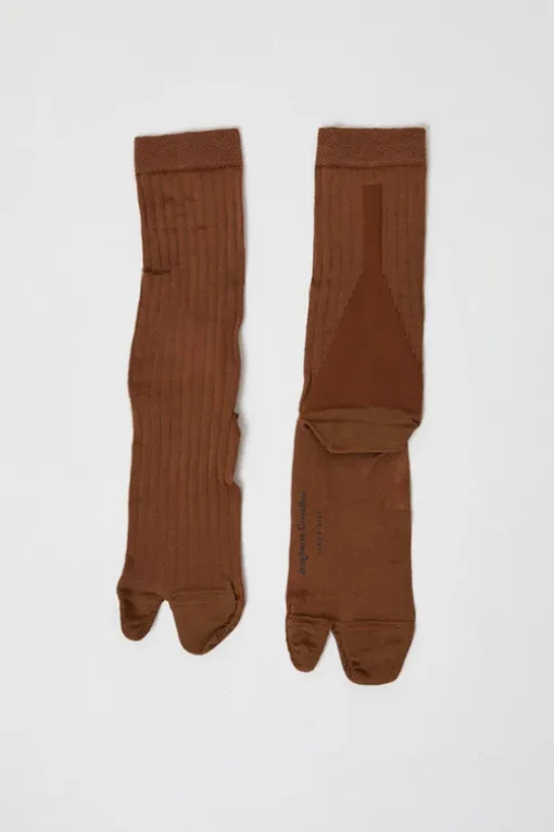 Viscose Tabi Socks in Camel