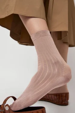Viscose Tabi Socks in Rosewood