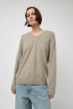 V-Neck Knit in Beige