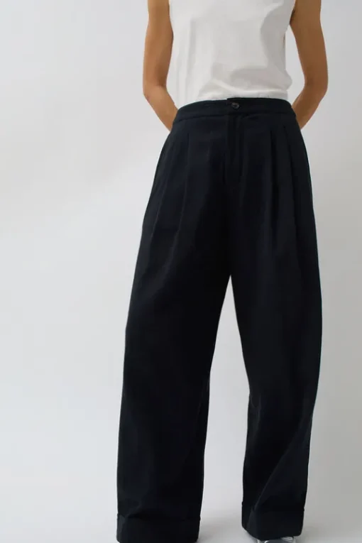 Wes Pleat Pant in Black Warp and Indigo Weft