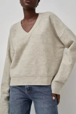 Wide V Neck in Carrara