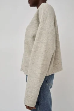 Wide V Neck in Carrara