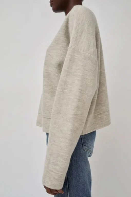 Wide V Neck in Carrara