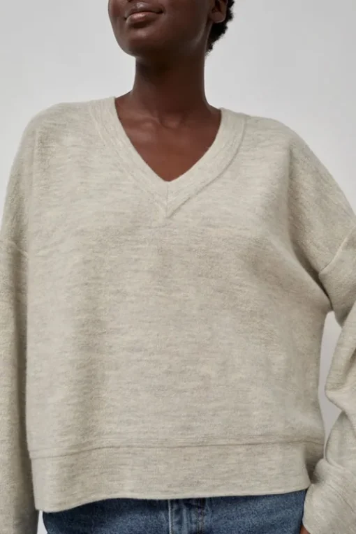 Wide V Neck in Carrara