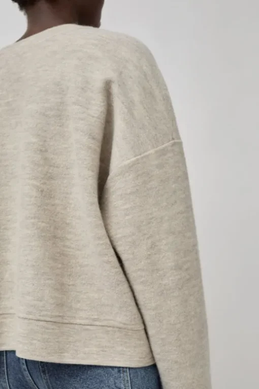 Wide V Neck in Carrara