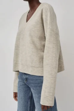 Wide V Neck in Carrara