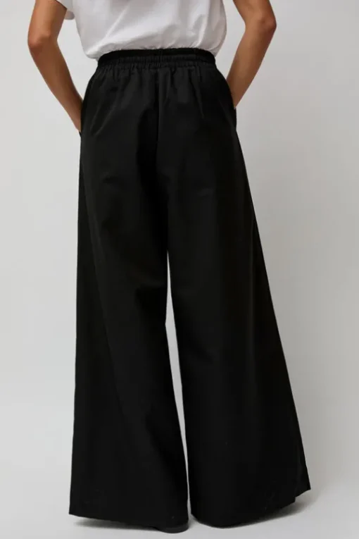 Wool Drawstring Pants in Black
