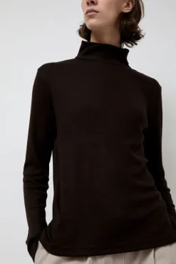 Wool Turtle Neck in Cacao