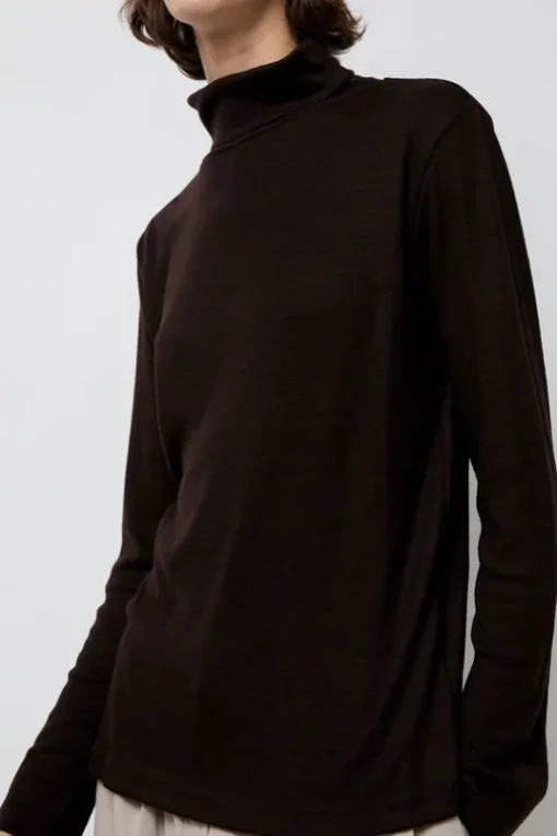 Wool Turtle Neck in Cacao