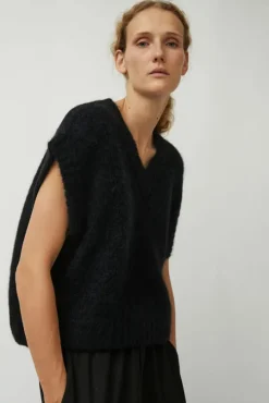 Yume Vest in Black