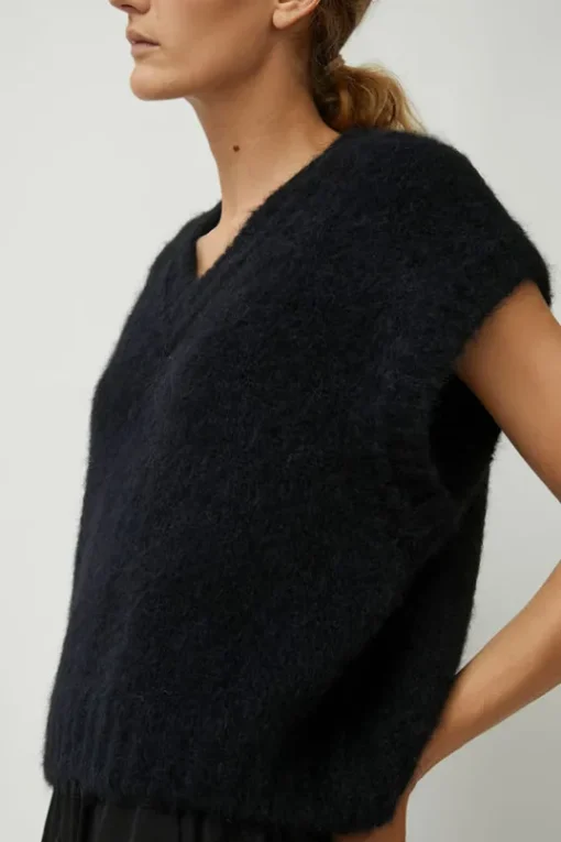 Yume Vest in Black