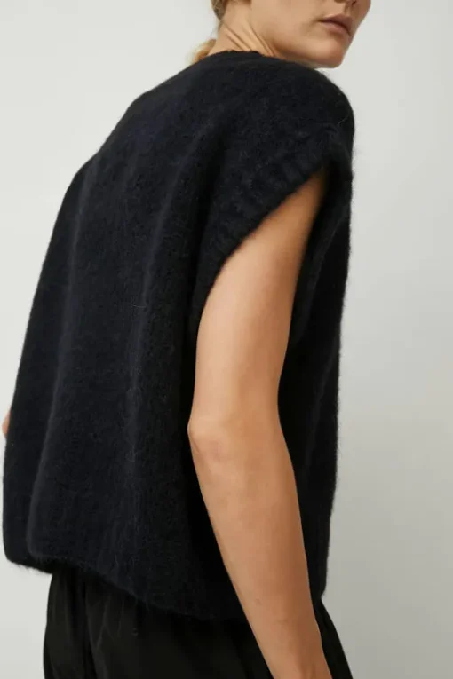 Yume Vest in Black