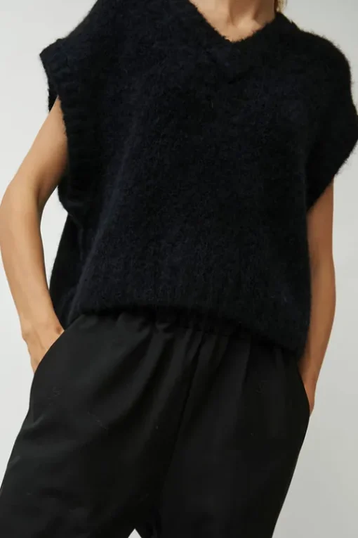 Yume Vest in Black